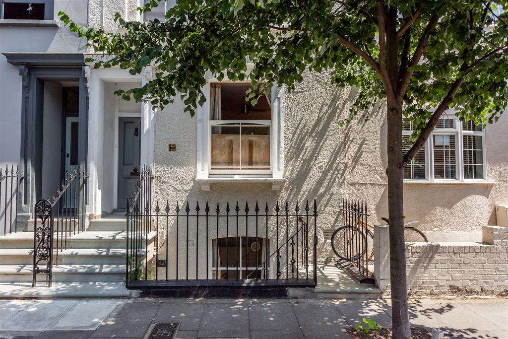 Property photo 1 of 11 Front