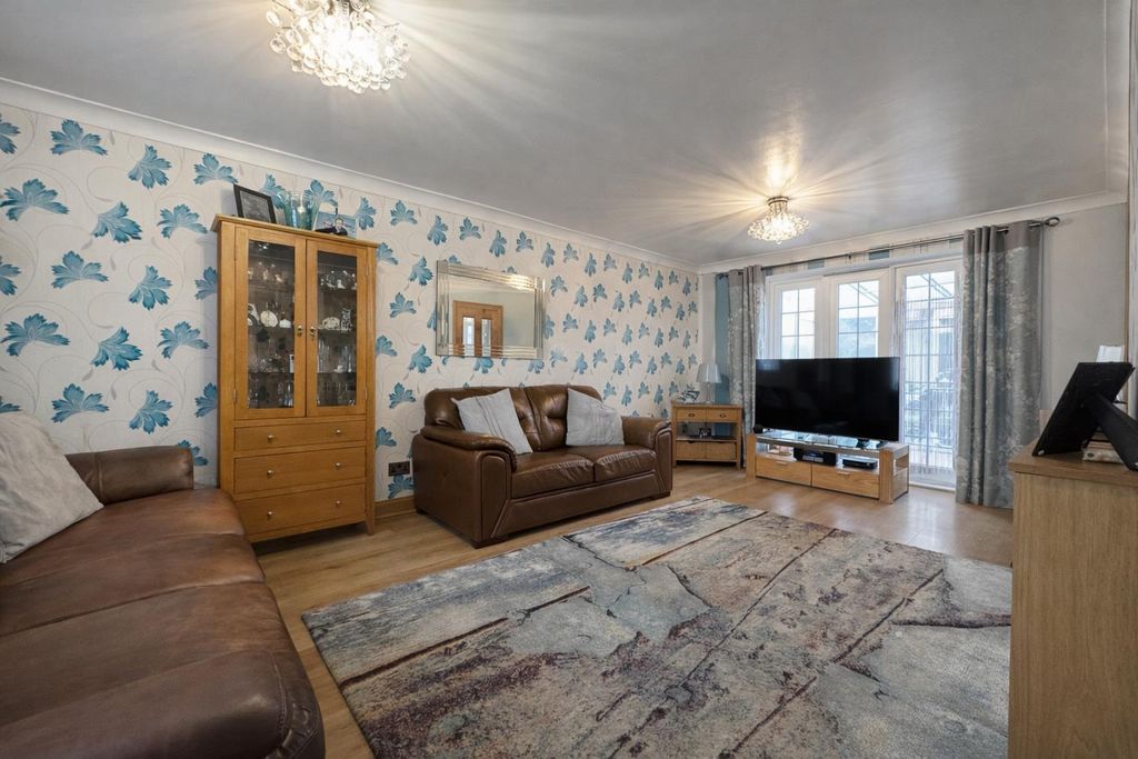 Property photo 2 of 21