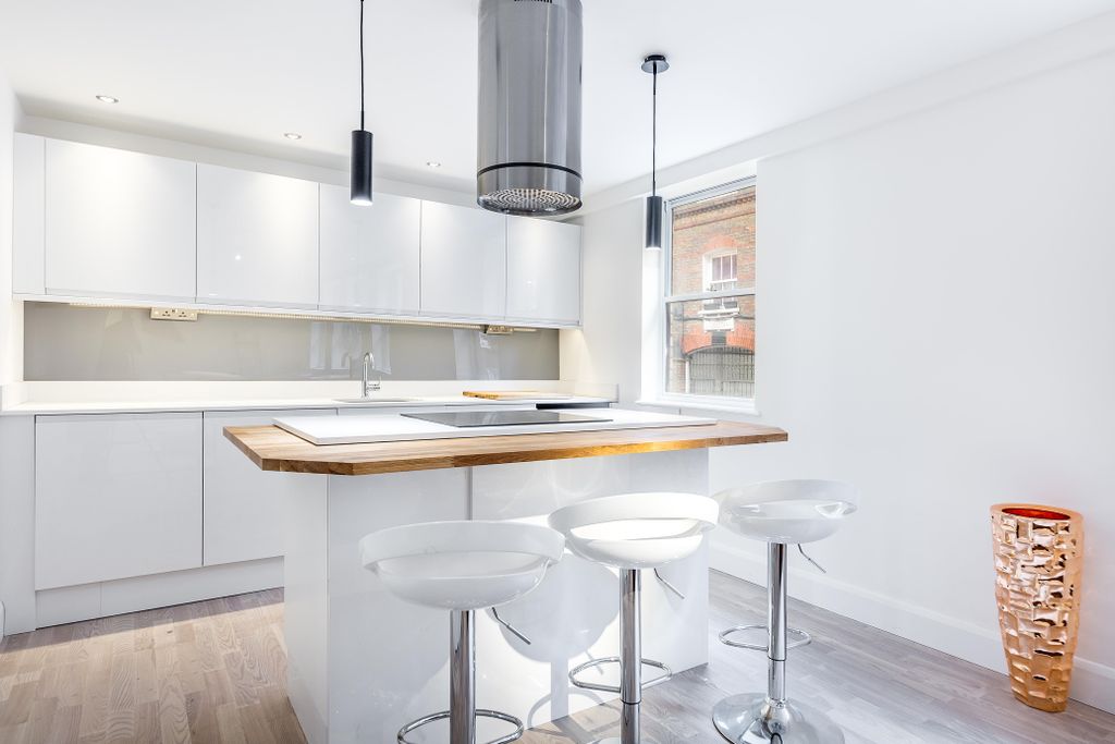 Property photo 3 of 8 Kitchen