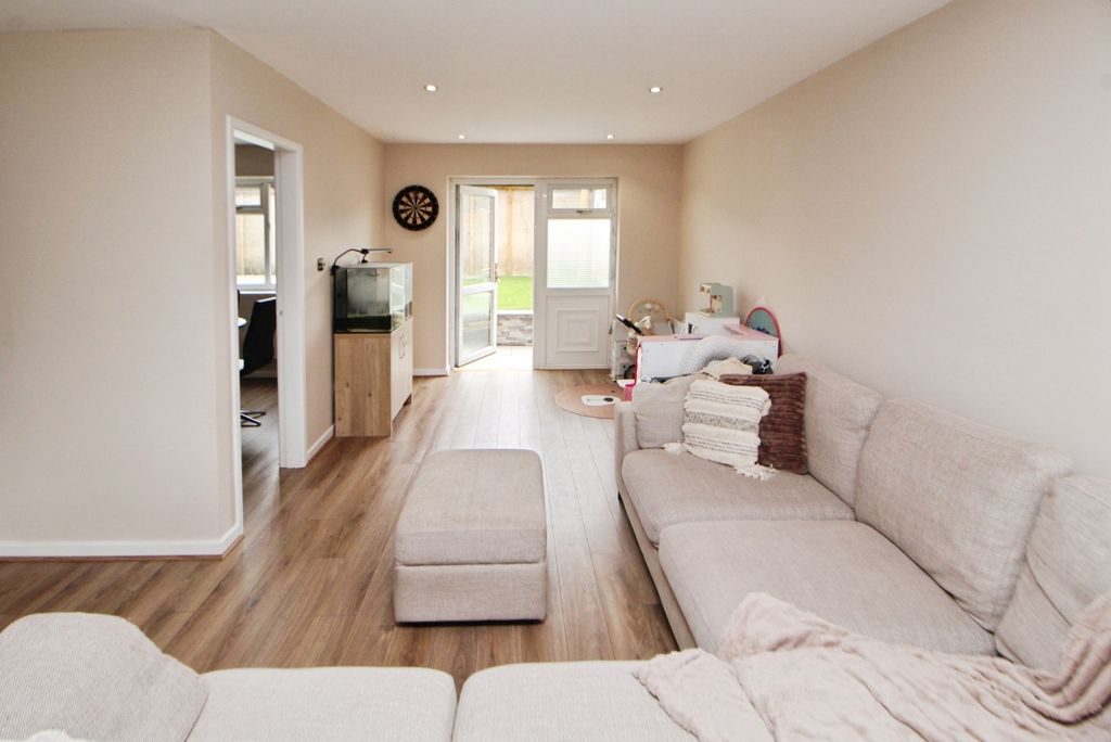 Property photo 2 of 11 Pbox-Img.Jpg