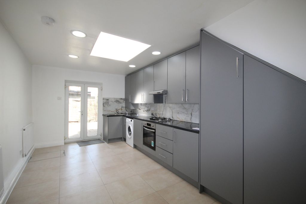 Property photo 1 of 10 Turton Road, Wembley, Middlesex, Ha0