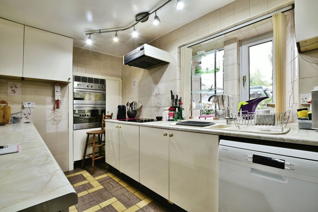 Property photo 2 of 23 Kitchen