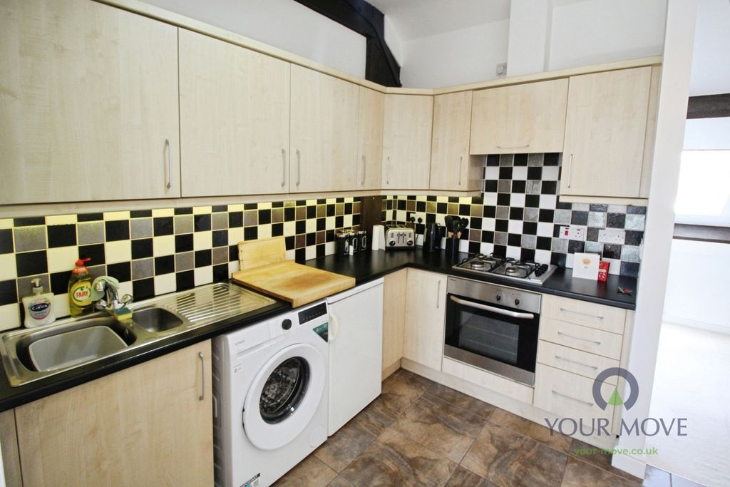 Property photo 3 of 12 Kitchen
