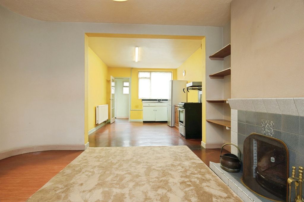 Property photo 3 of 18