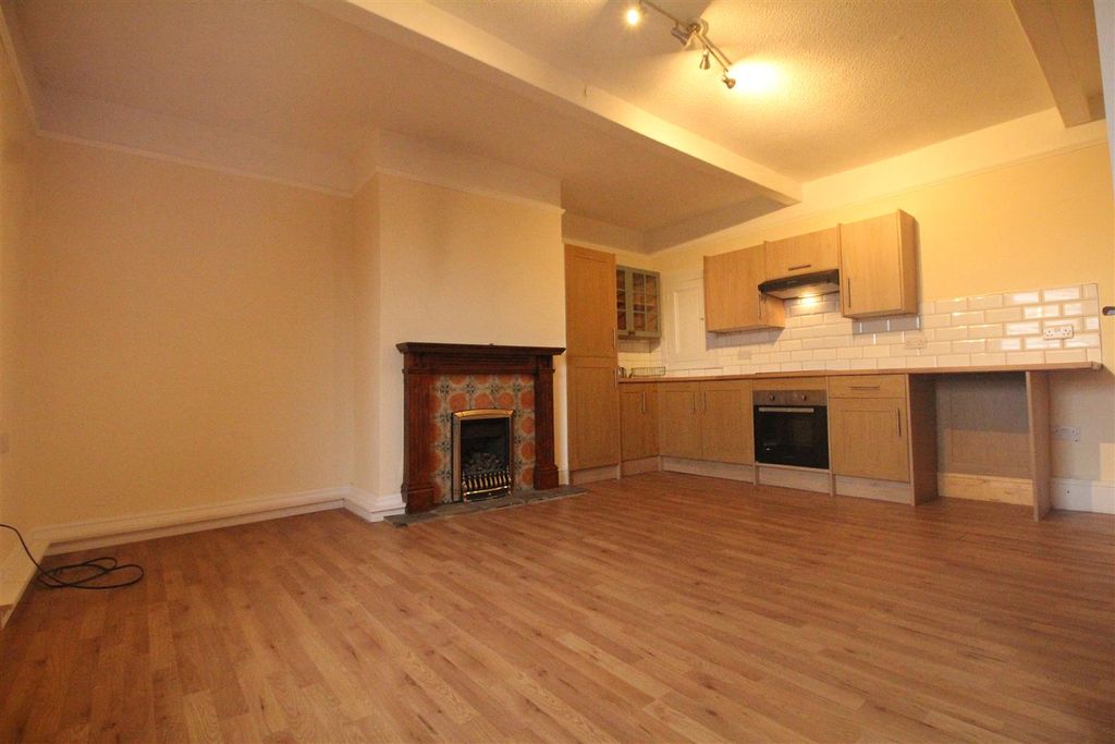 Property photo 3 of 7 Lounge &amp; Kitchen Area