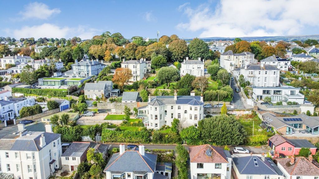 Property photo 1 of 29