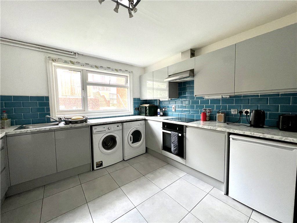 Property photo 2 of 7 Kitchen