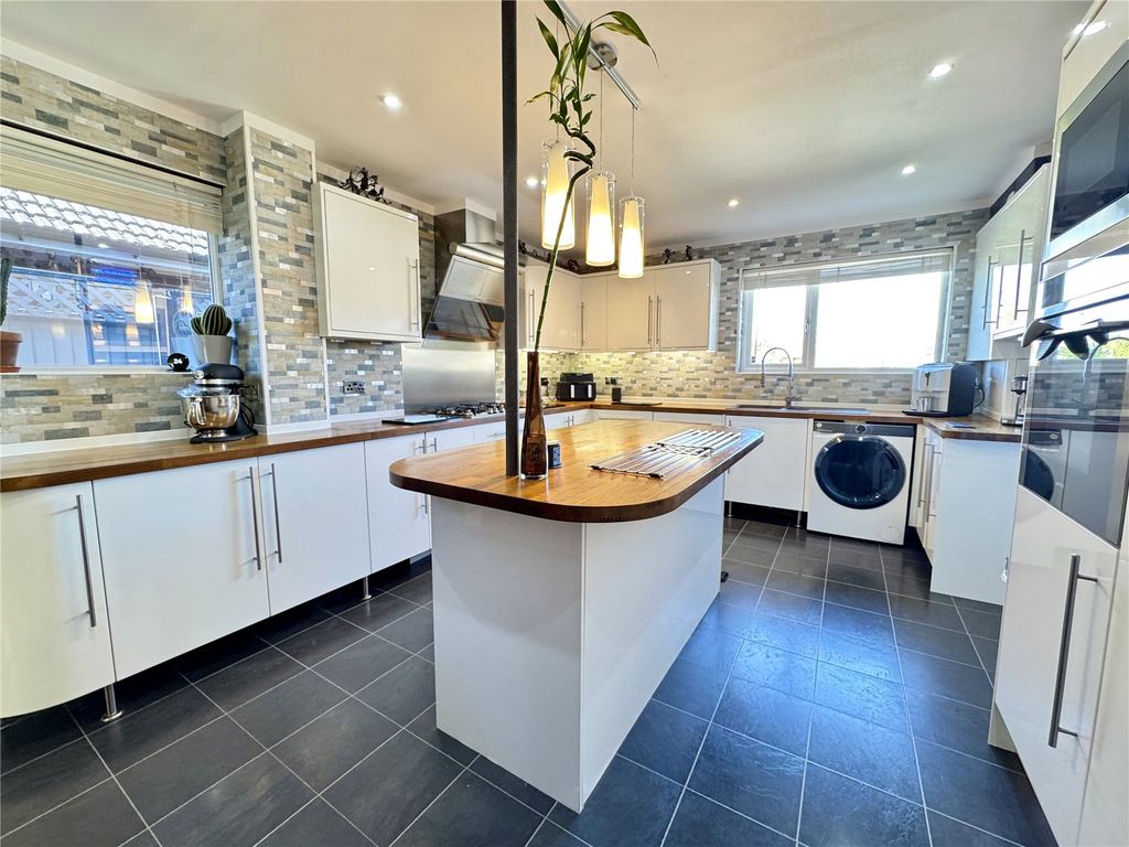 Property photo 2 of 24 Picture No. 27