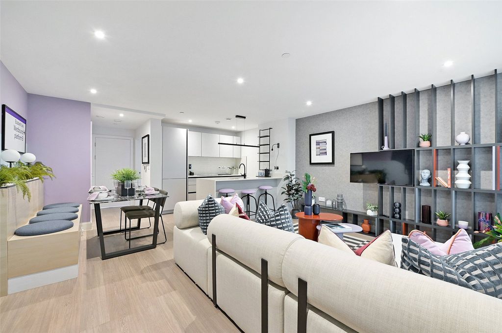 Property photo 1 of 17 Reception Room