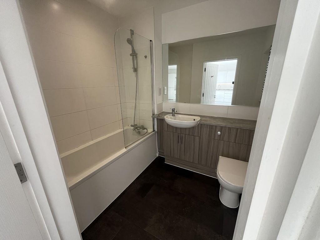 Property photo 2 of 4 Bathroom 24 Aston House.Jpg