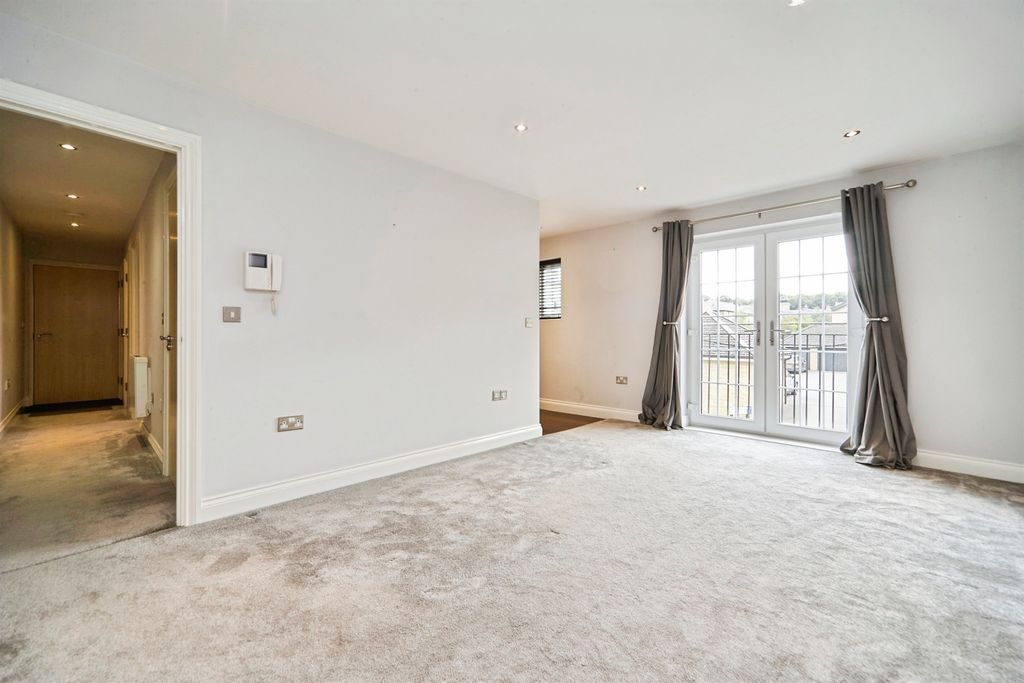 Property photo 2 of 9
