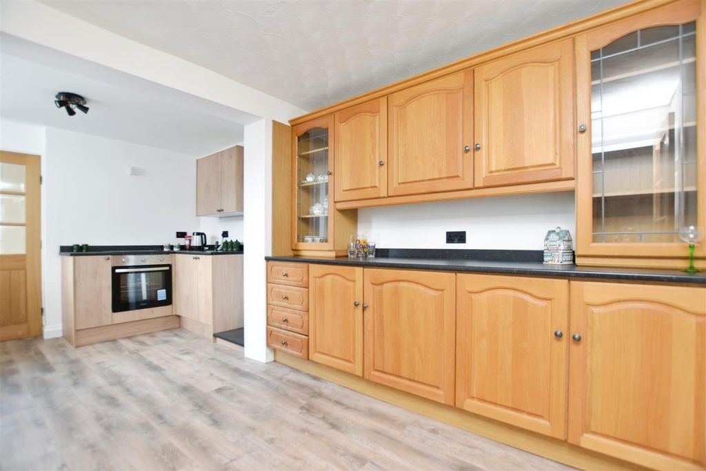 Property photo 2 of 19 Kitchen