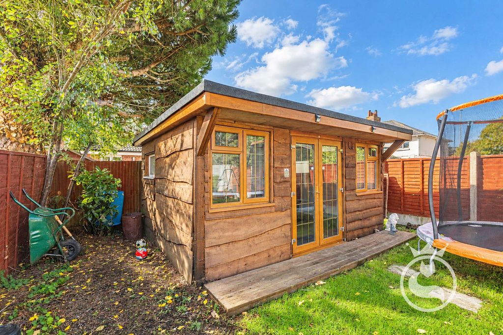 Property photo 2 of 21