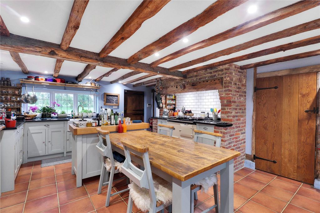 Property photo 3 of 11 Kitchen/Breakfast