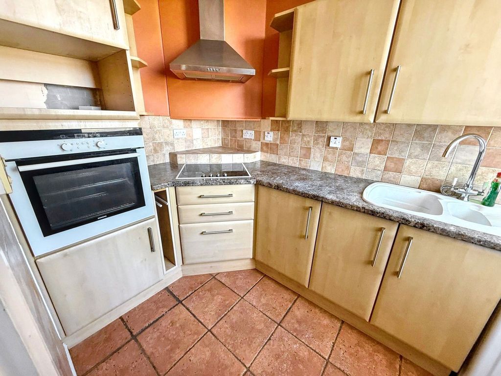Property photo 3 of 12