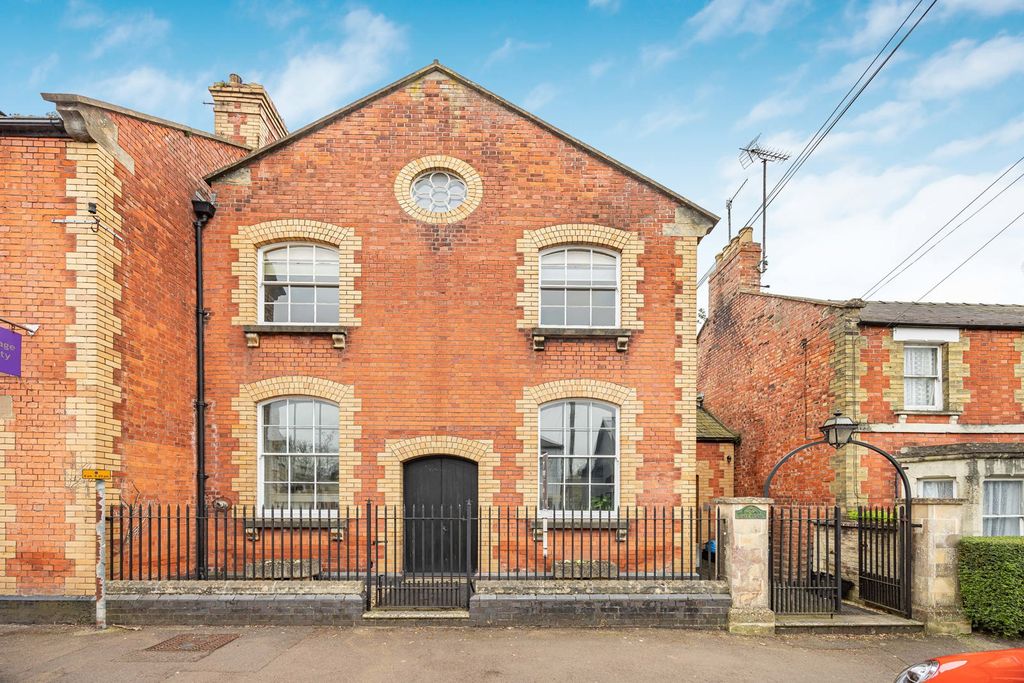 Property photo 1 of 13 Ashcroft Hall