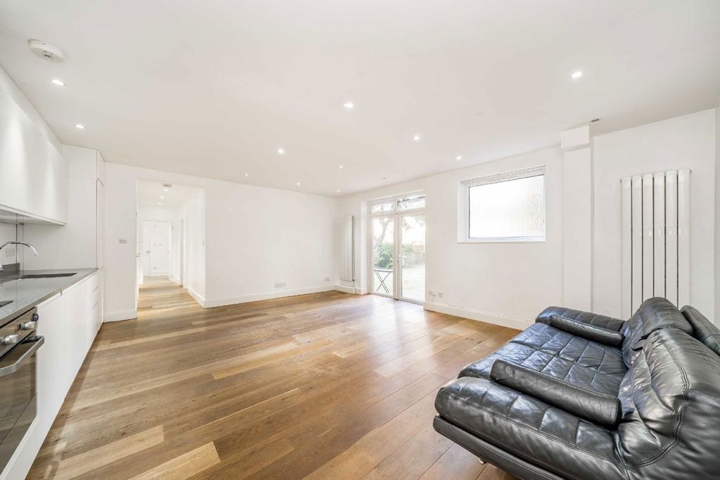 Property photo 3 of 11