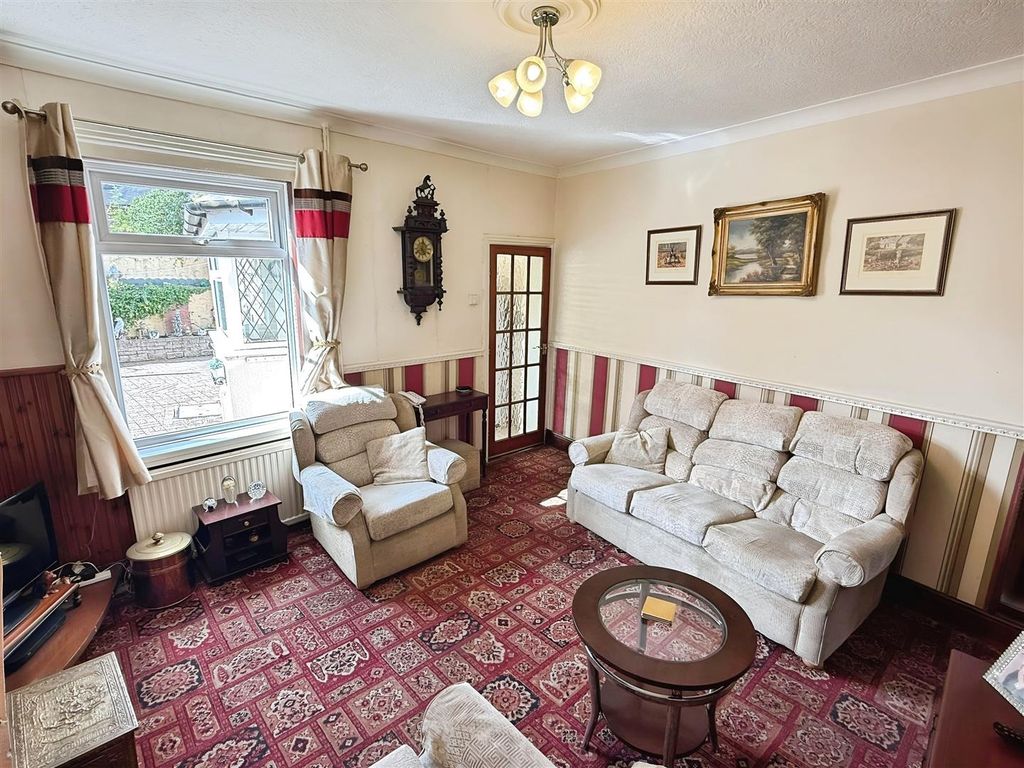 Property photo 2 of 23 Lounge