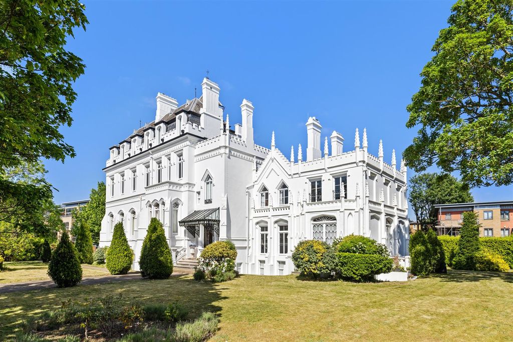 Property photo 1 of 16 Oakbrook, W6 - For Sale