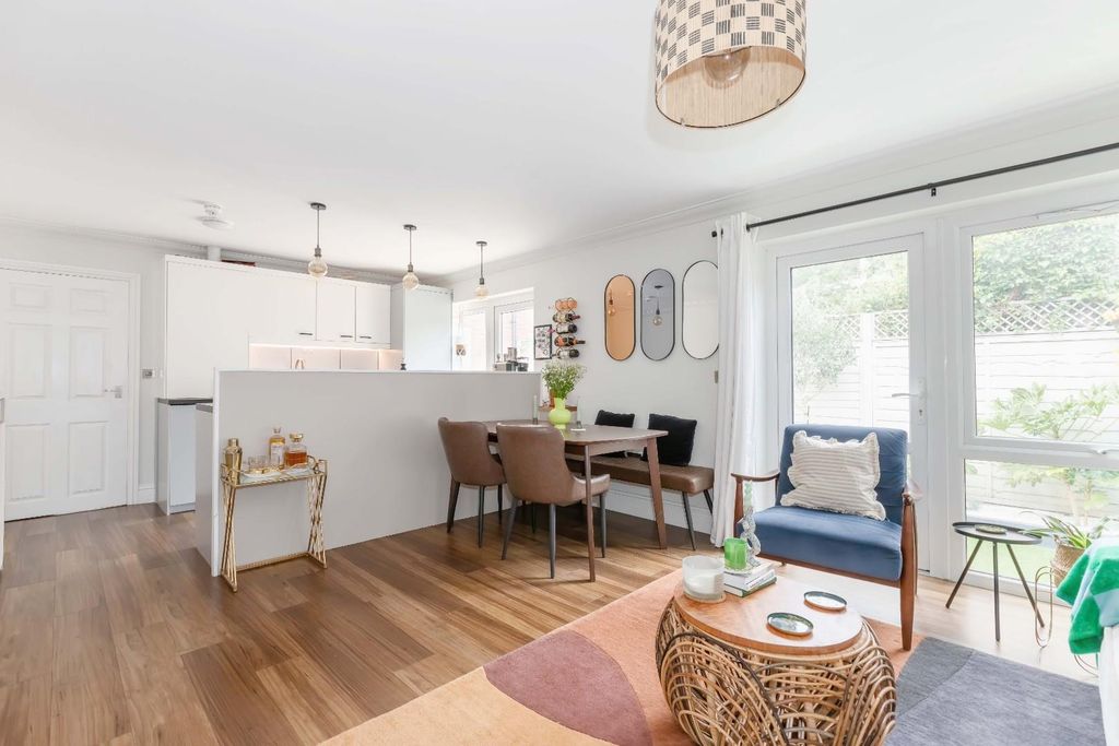 Property photo 3 of 20 Somerhill Rd_16.Jpg