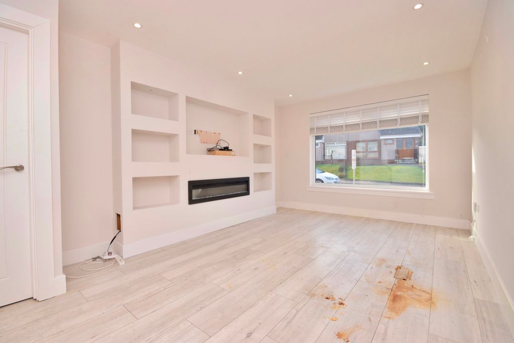 Property photo 2 of 31