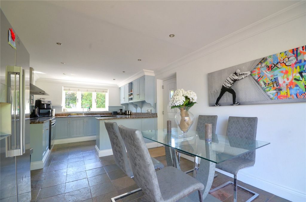 Property photo 1 of 19 Kitchen/Breakfast
