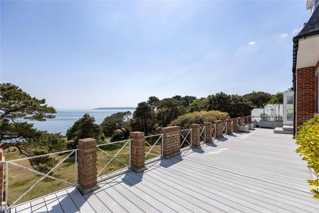 Property photo 1 of 17 Terrace