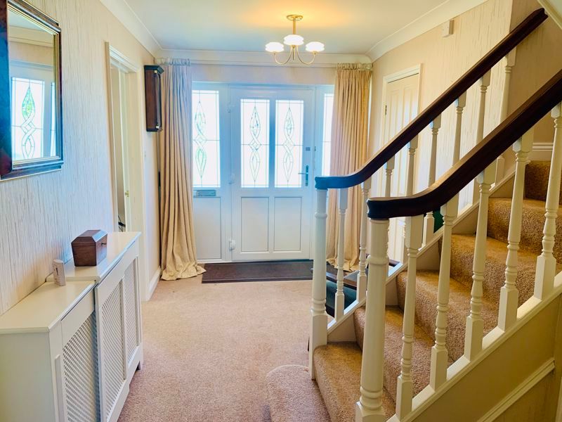 Property photo 3 of 20 Entrance Hall