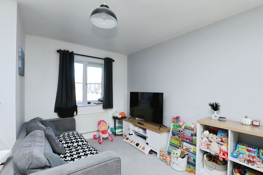 Property photo 3 of 17