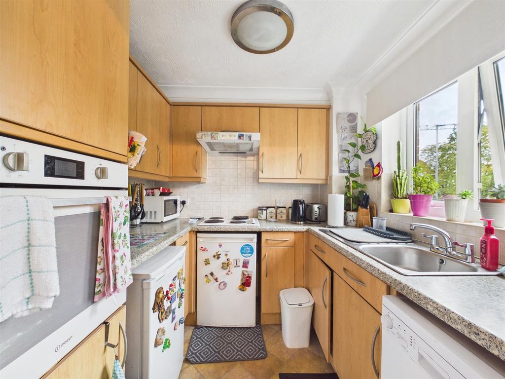 Property photo 3 of 12 Cam01563G0-Pr0323-Still004.Jpg