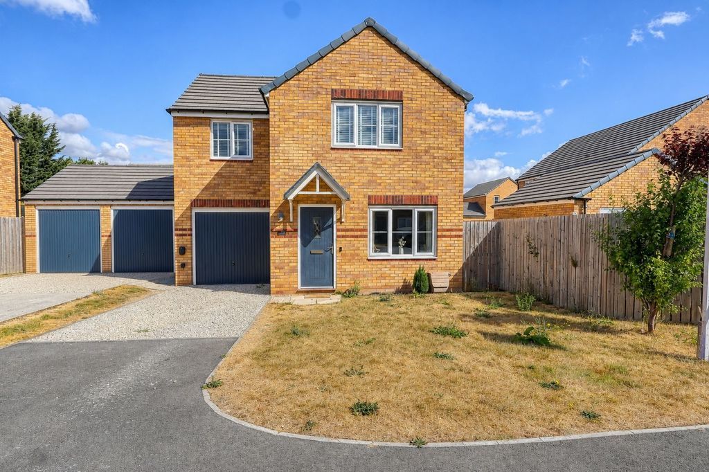 Property photo 1 of 18 Frontal