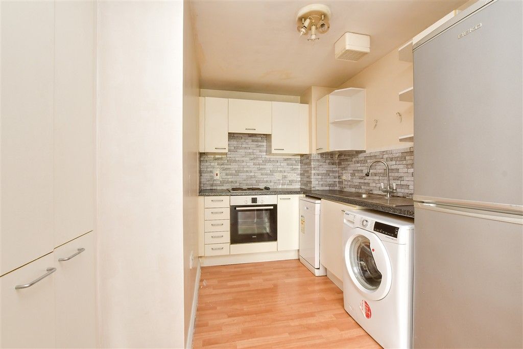Property photo 2 of 8 Kitchen