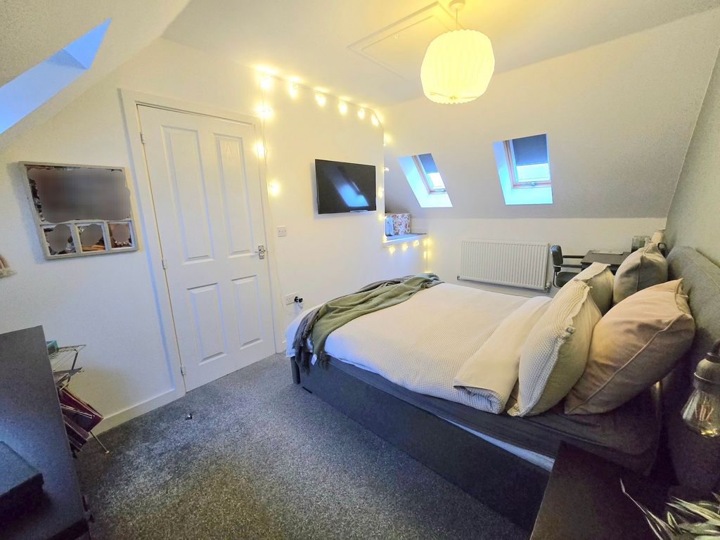 Property photo 3 of 20 Bedroom One