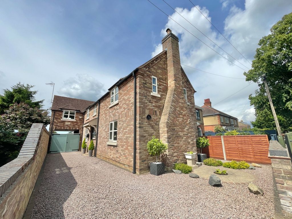 Property photo 2 of 37