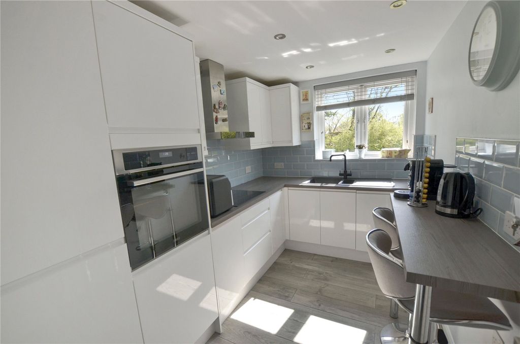 Property photo 3 of 16 Kitchen/Breakfast Rm