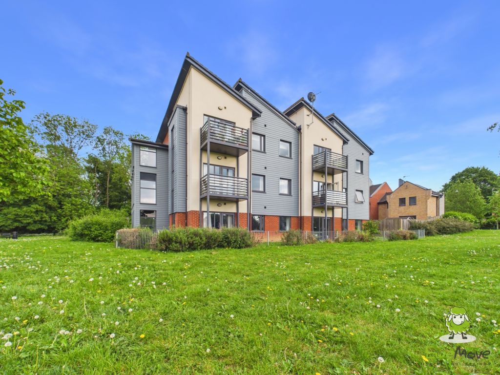 Property photo 1 of 13 Ewemove Basingstoke The Crosstrees External