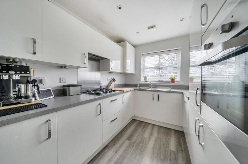 Property photo 2 of 21 1405544-1-697Cdb5...