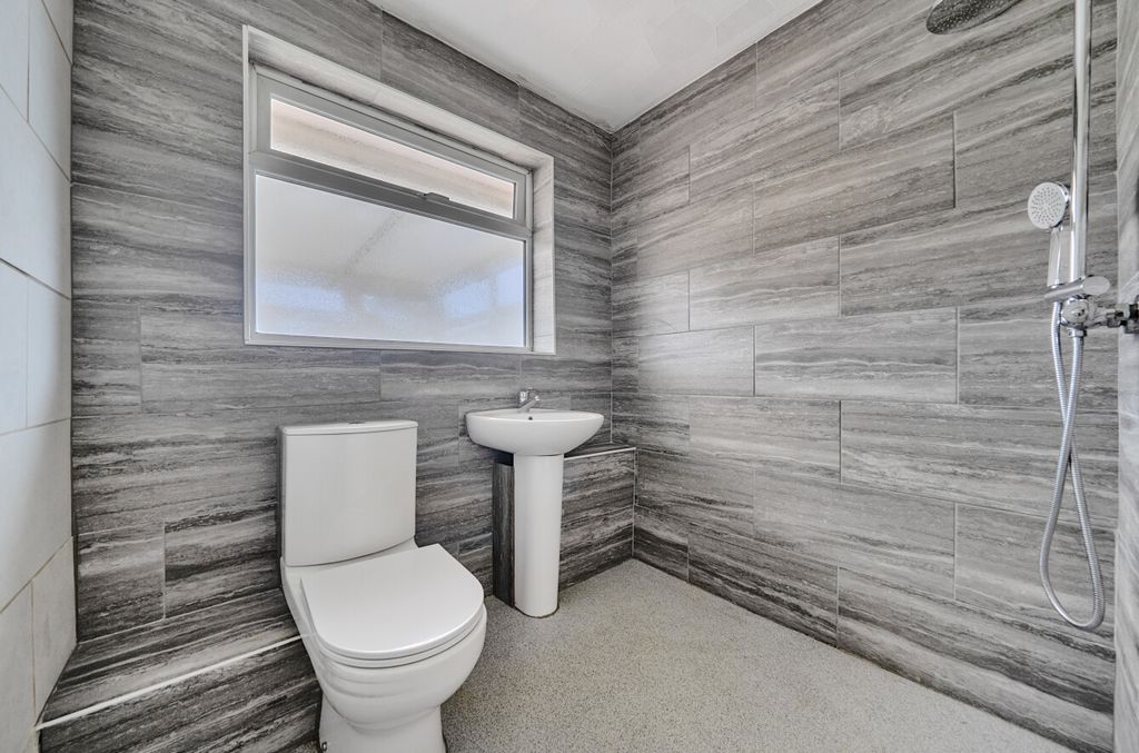 Property photo 3 of 11 1425215769Aeeec0Ad375