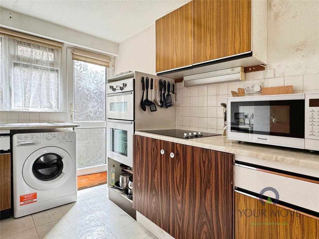 Property photo 3 of 22 Kitchen