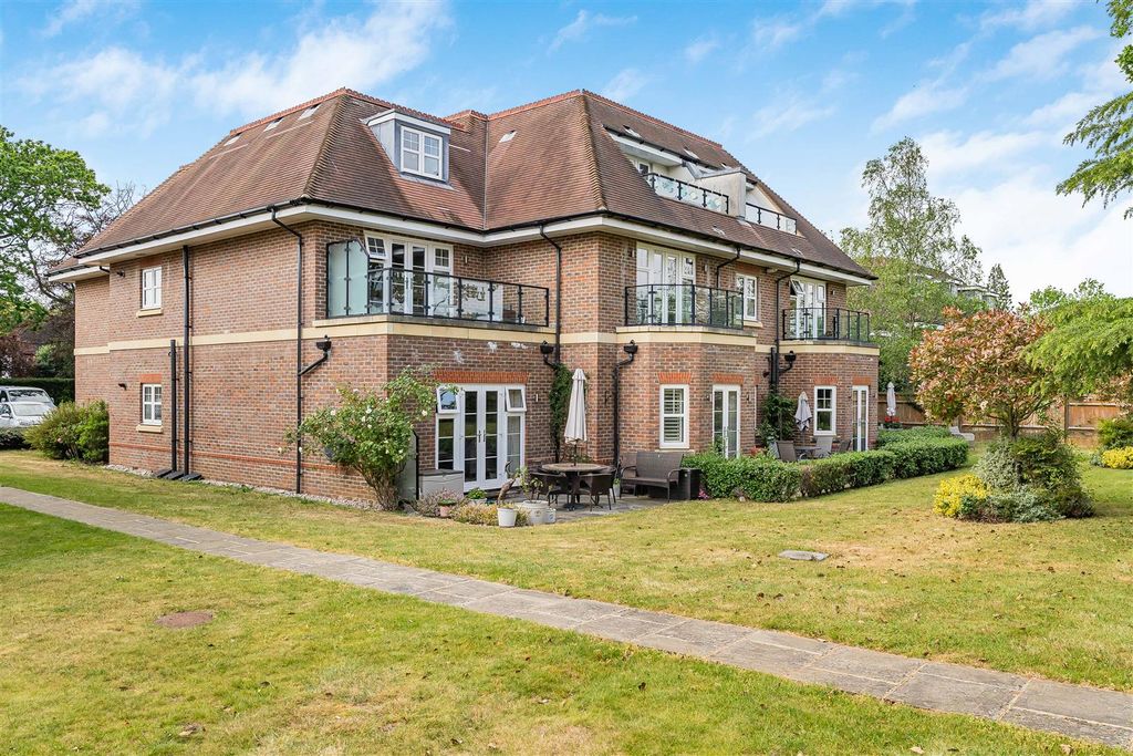 Additional image 20 of 2 bed flat for saleShoppenhangers Road, Maidenhead SL6