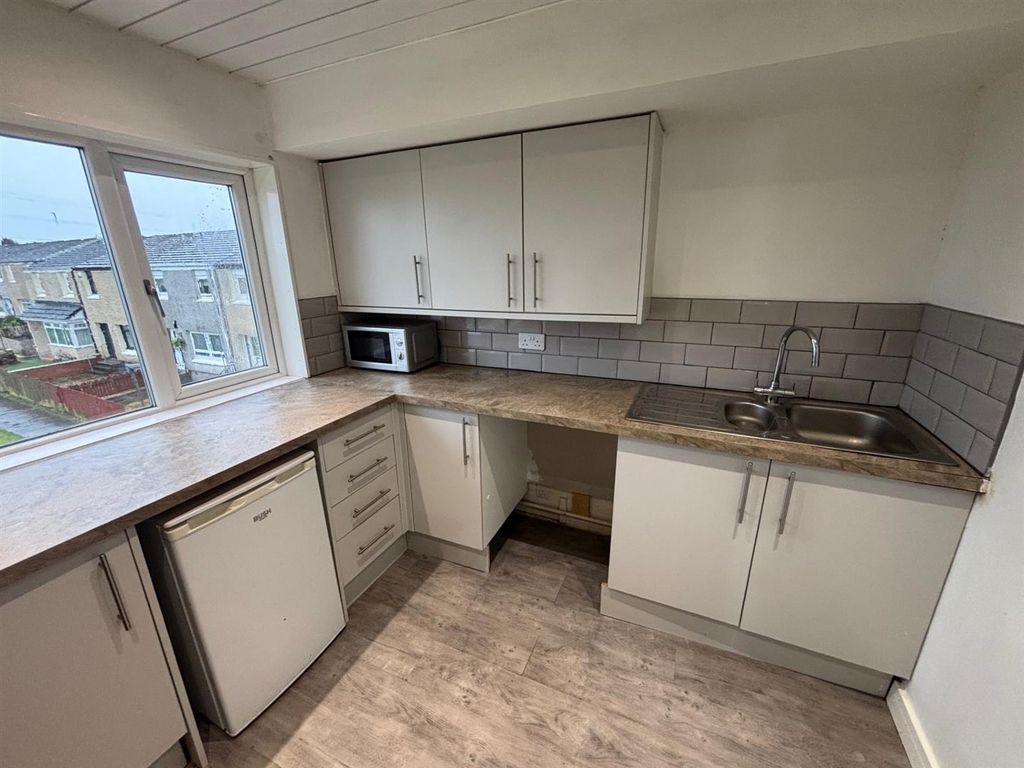 Property photo 2 of 7 2m.Jpg