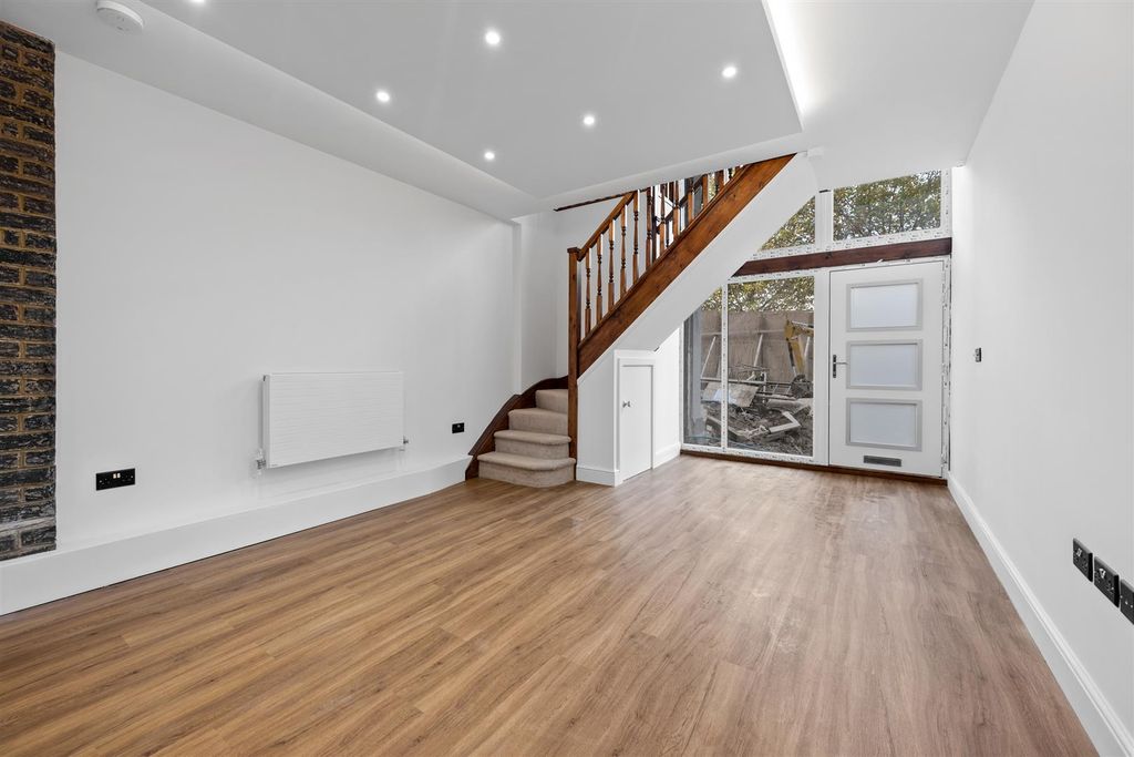 Property photo 3 of 27 2Townhouseweb10.Jpg