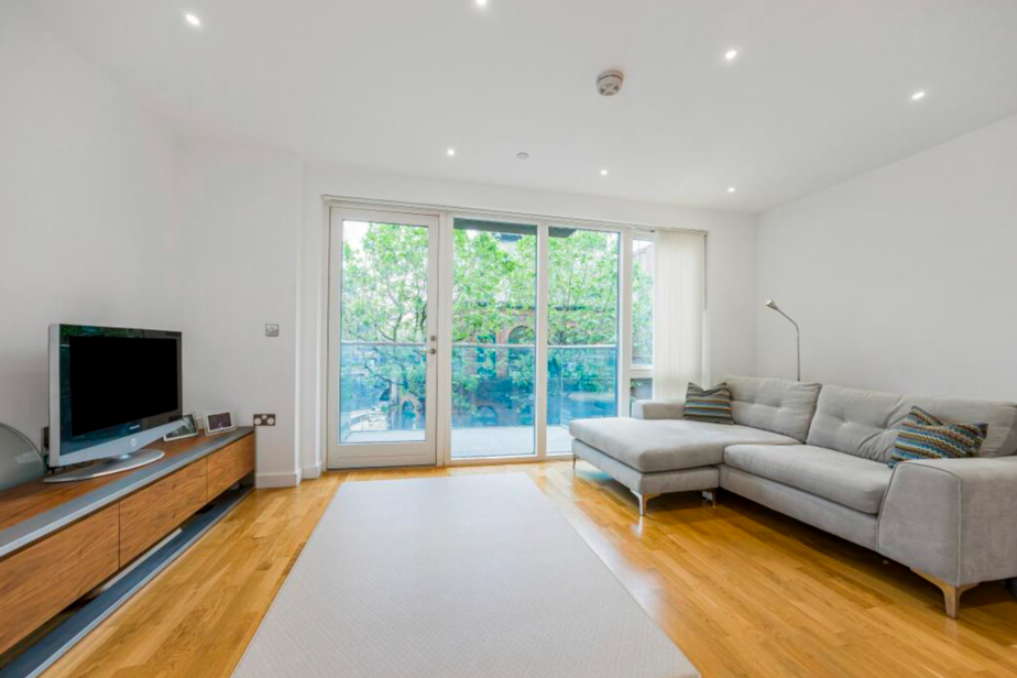 Property photo 2 of 14 Pic01.Png