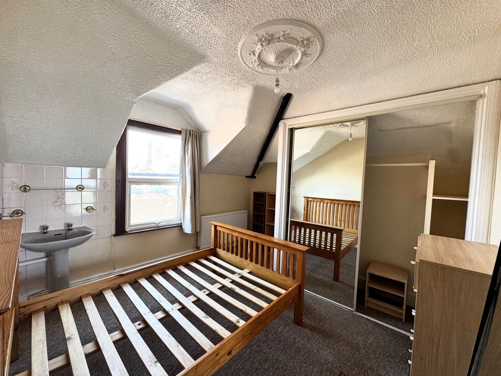 Property photo 1 of 3 Bedroom
