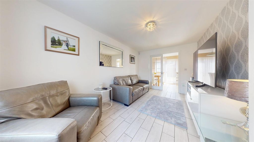 Property photo 3 of 28 Gormley Drive Living Room