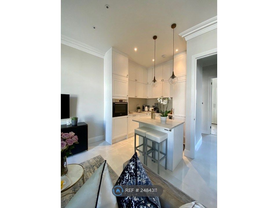Property photo 2 of 7 Kitchen