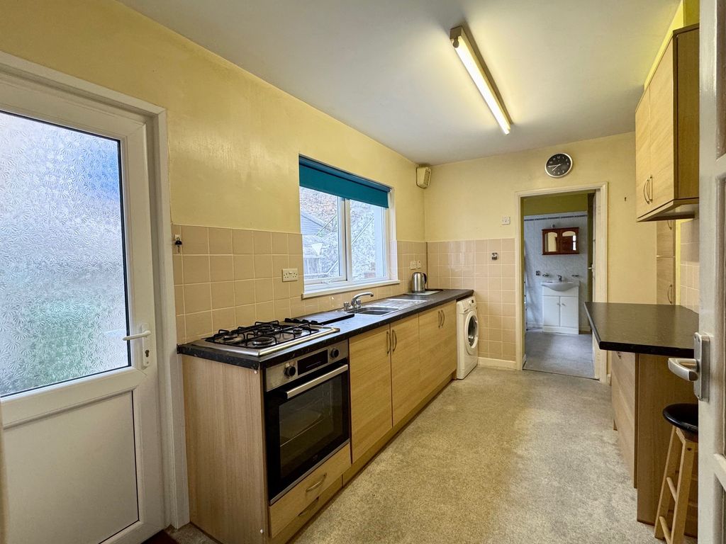 Property photo 3 of 17 Kitchen