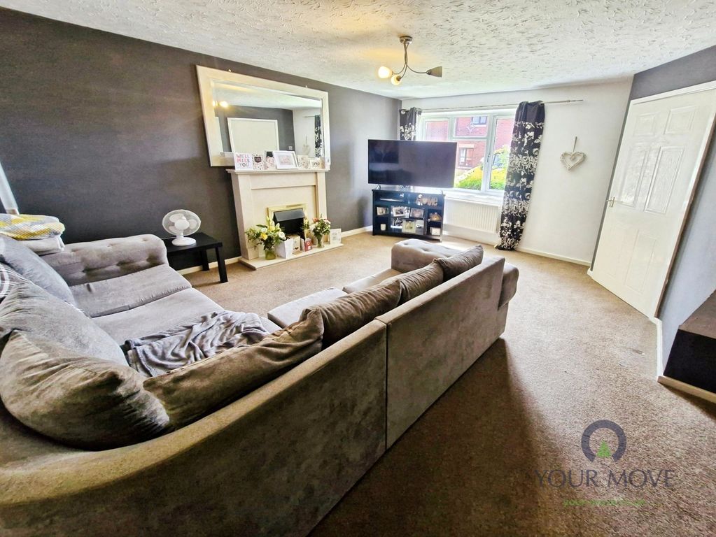 Property photo 2 of 18 Lounge