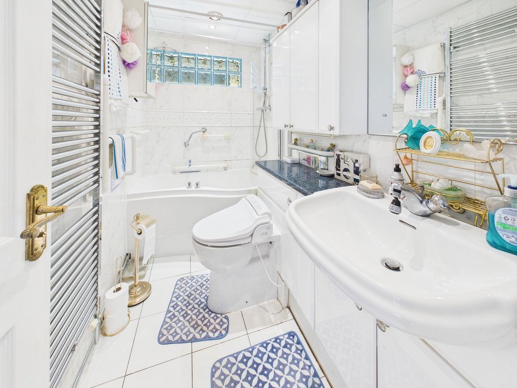 Property photo 3 of 15 Bathroom