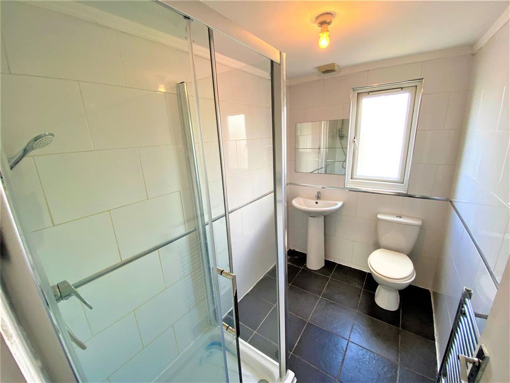 Property photo 3 of 16 Forest Ln E15
